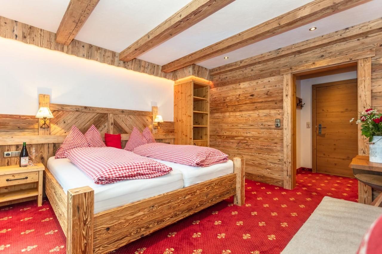 Pension Berghof Maria Alm am Steinernen Meer Exterior photo